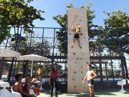 Montagem e Operação de Torre de Escalada no SESC JANUÀRIA
